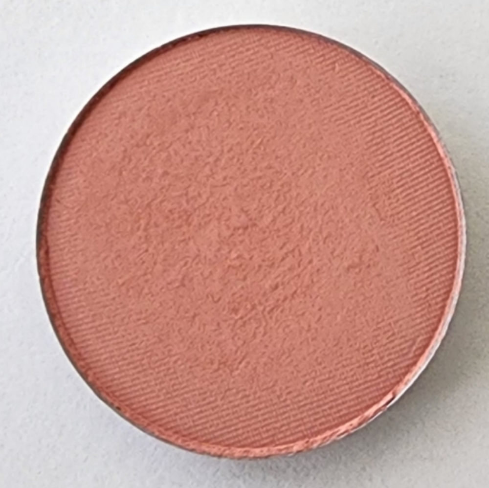 ๐๏ธ Colourpop "Lay Low" Eyeshadow Godet Refill - Picture 1 of 4